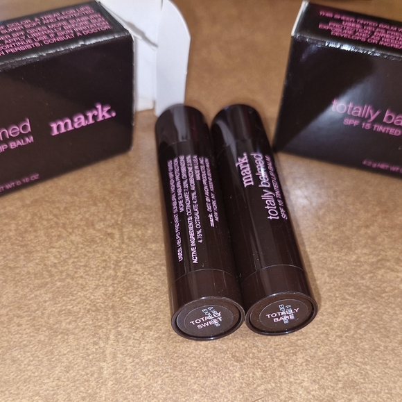Mark. Totally Balmed Spf 15 Tinted Lip Balm 2 colors - Picture 4 of 4